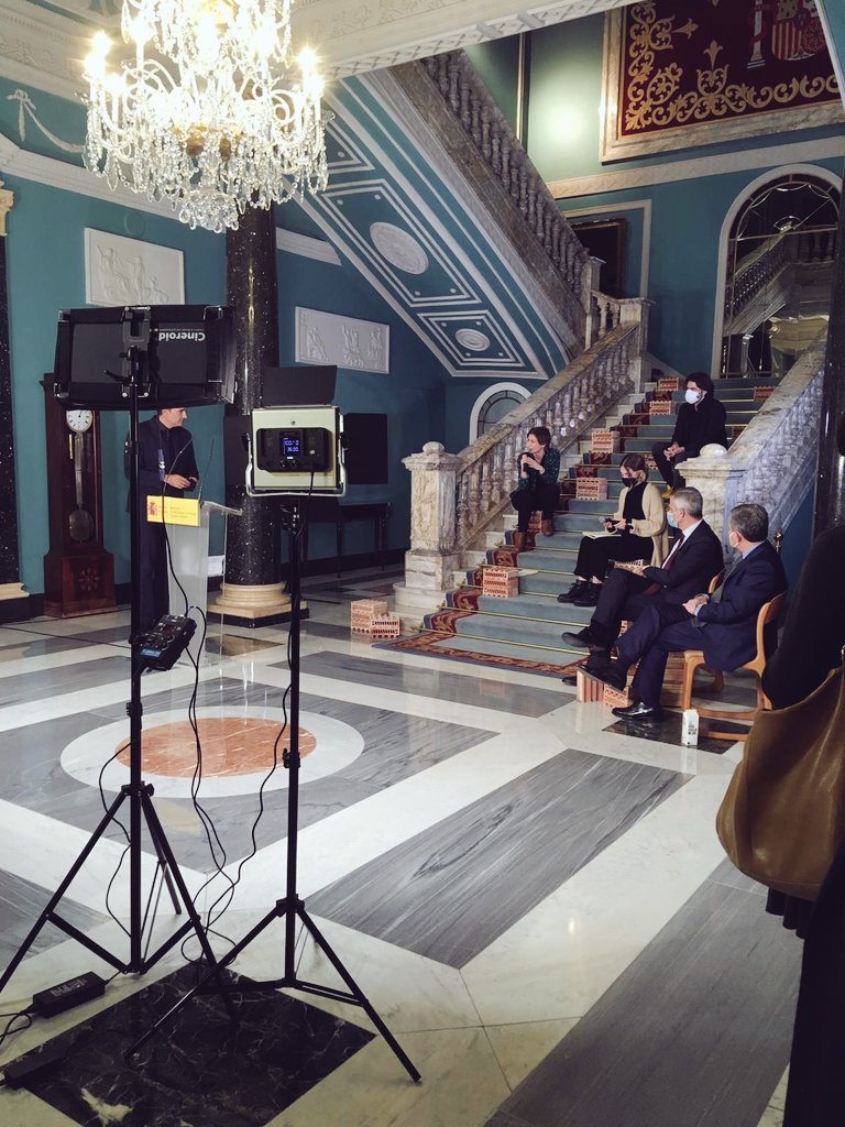 zuloark's tweet photo. Presentando esta mañana las Jornadas #PECA junto con @auroravolant @inaquicarnicero, @Jotapei, @helenagedeuve de #espaciocarniceria y #malasombra en retransmisión directa desde Palacio de Zurbano
@mitmagob https://t.co/81X1053Fxl