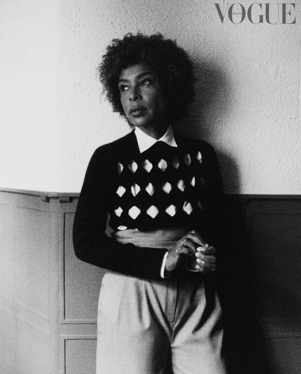 WJConnolly's tweet photo. #DramaticPause 🎭 Theatre gets the @BritishVogue treatment in this series of exquisite portraits of some rather famous faces from the London stage - words by @youngvictheatre’s @kwamekweiarmah. https://t.co/FGpAHJcxQ5