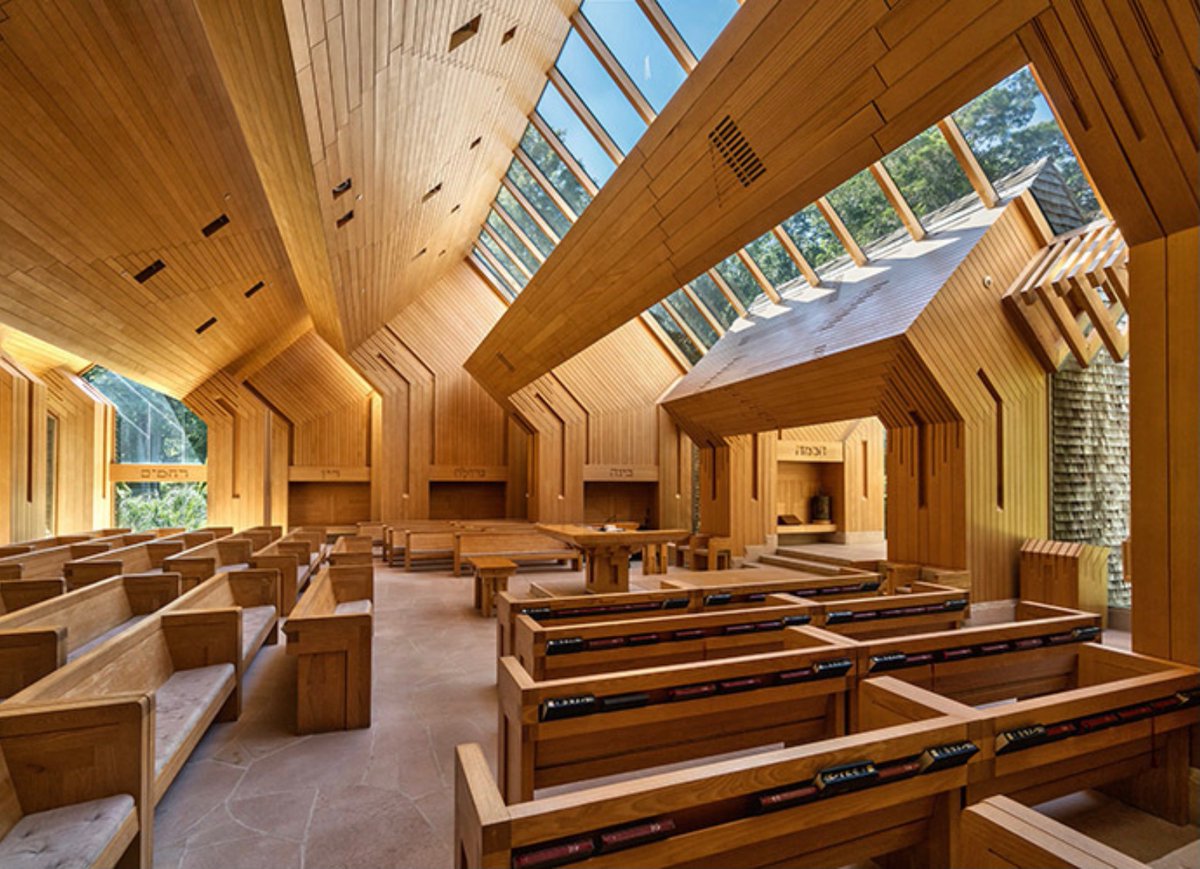 On Long Island is the stunning Gates of the Grove Synagogue at the Jewish Center of the Hamptons designed by Norman Jaffe in 1989 https://synagogues-360.anumuseum.org.il/gallery/jewish-center-of-the-hamptons/