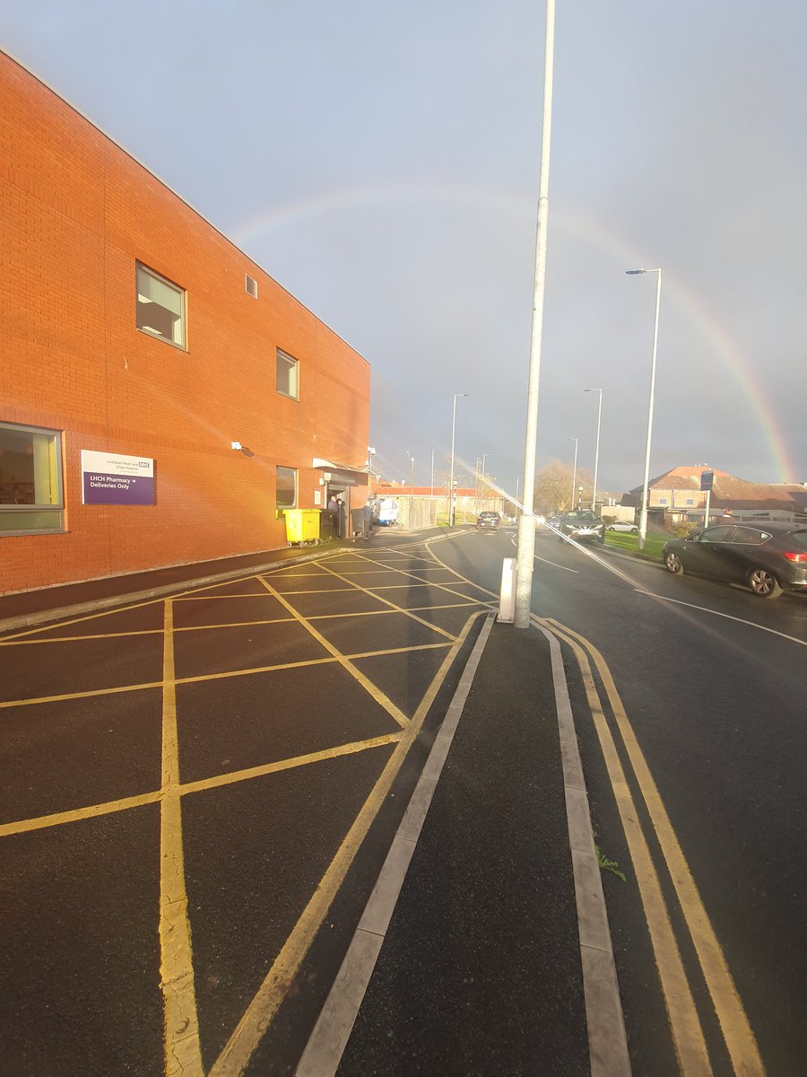 craig_mac2k11's tweet photo. @LHCHFT Not often you see a full rainbow at the hospital 🌈👌🤞@hesis https://t.co/FoL7fbru9p