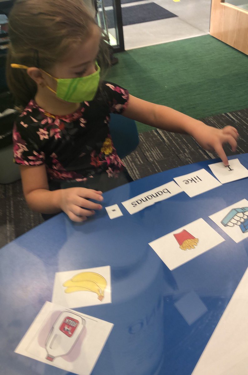 BeaumontJill's tweet photo. Kindergartners are connecting picture clues and beginning sounds to build sentences!!  We are Readers!! https://t.co/1YfSCpqeHw