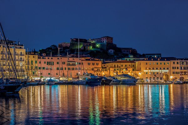 CentralElba's tweet photo. If you are looking for fun and parties, the Isle of Elba is perfect! In Portoferraio on 15 August we celebrate the day of #midAugust! You can enjoy live-music, while you drinking at bars and during a walk on the “Calata”. At 00 o’clock you can look a fireworks in the sky! 🥂🎉 🎇 https://t.co/YUYRDvngCE