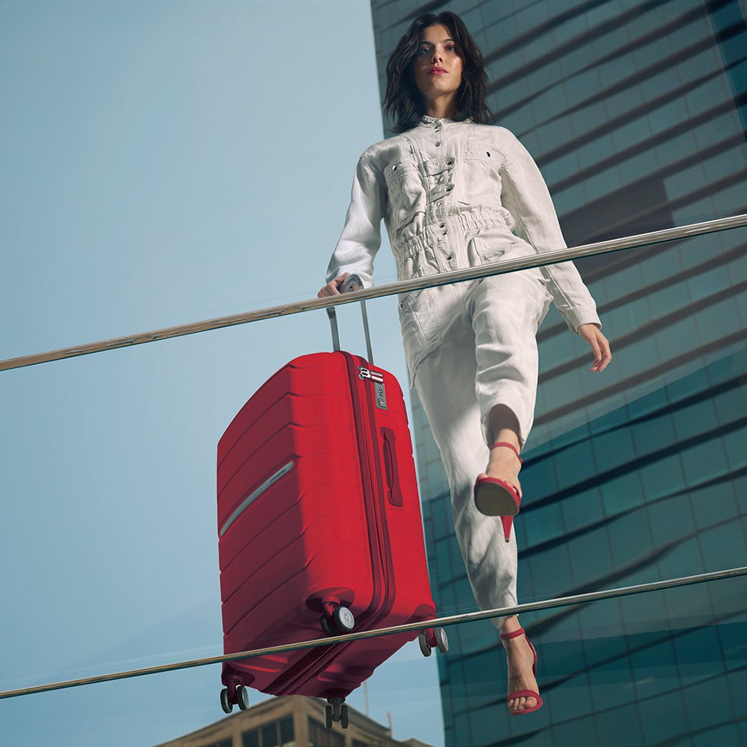MiSamsonite's tweet photo. Ve a tu destino. Ve por todos los caminos. Ve hasta el final.
Porque el mundo no espera a nadie. Así que no te quedes ahí pensando en ello... ¡Ve! #BornToGO

#Samsonite #JustGo #Destino #Viaje #commuting #desplazamiento https://t.co/hmhfbgIPug