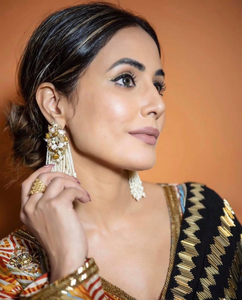 ReviewTurbine's tweet photo. Stunning #HinaKhan❤️👌🔥
#BollywoodActress #LikeForLikes #BlackSwag #StayTuned #ReviewTurbine https://t.co/HCcHc8yXZO