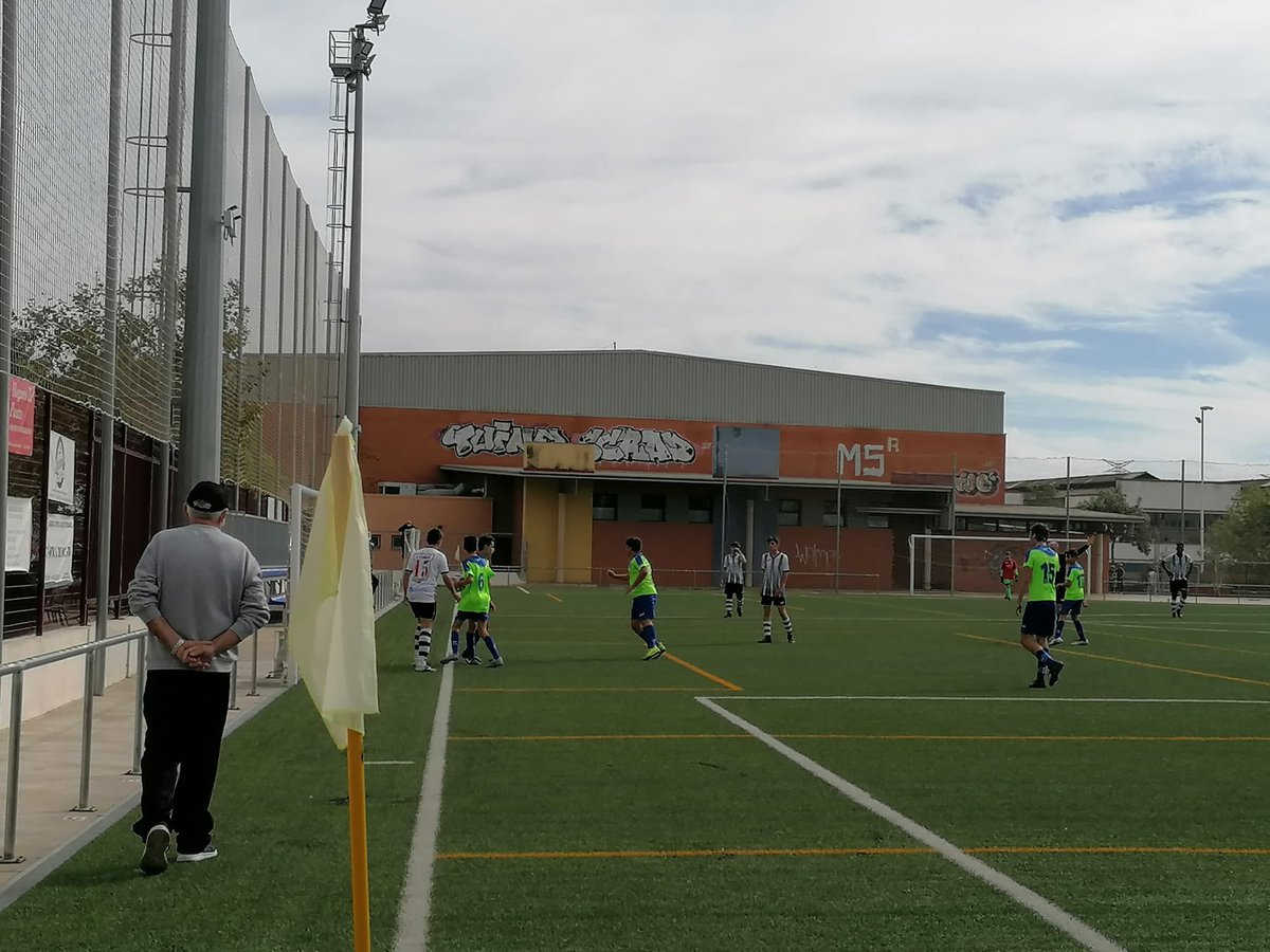 🟢🔵 CADETES 🟢🔵

✅ Nuestros casetes se han medido al Torrefiel

💪🏼 Acabaron venciendo por 2-1