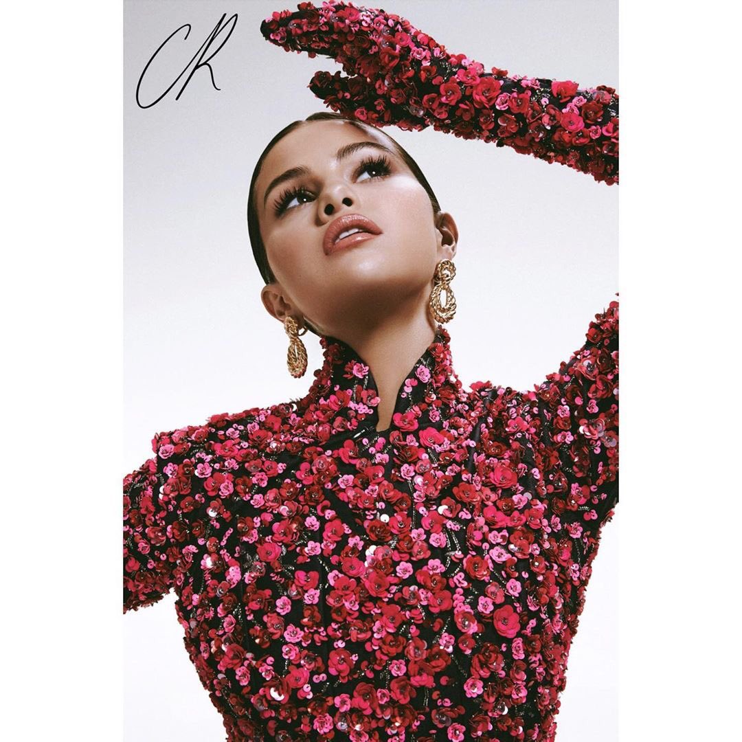 SelGomez_es's tweet photo. ¡Selena Gomez vía Instagram! 

“Primera edición de @CRFASHIONBOOK de China usando @rarebeauty ♥️” https://t.co/z0F6TMbi3O