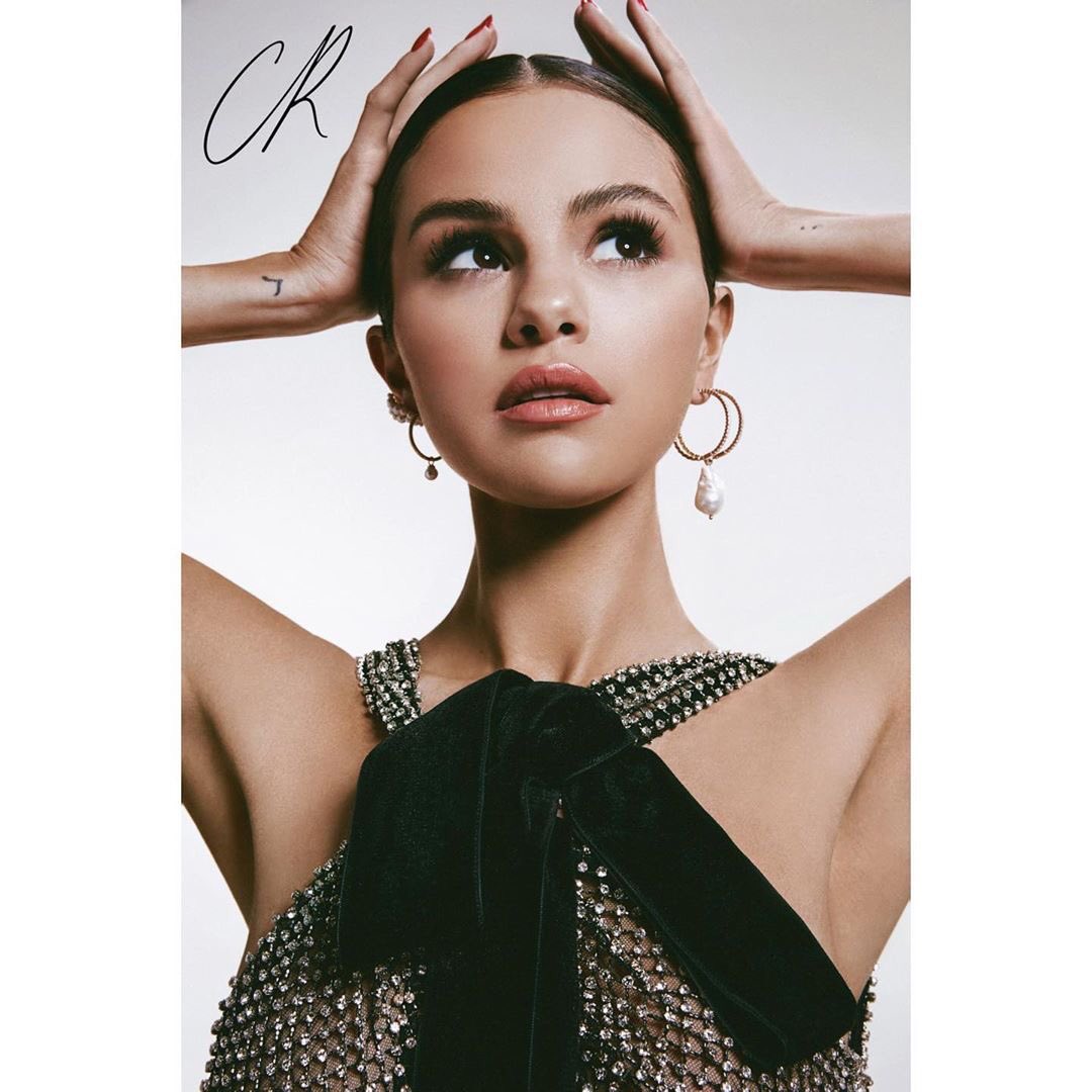 SelGomez_es's tweet photo. ¡Selena Gomez vía Instagram! 

“Primera edición de @CRFASHIONBOOK de China usando @rarebeauty ♥️” https://t.co/z0F6TMbi3O