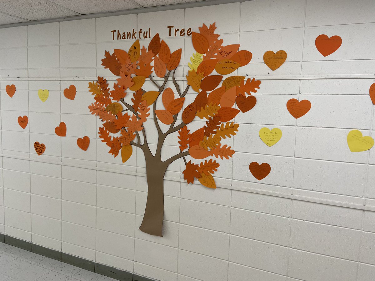 svargaSES's tweet photo. Windermere’s Thankful Tree is growing each day! There are so many people and things to be thankful for at school! 🍁🍂 https://t.co/LIYYTDu3bZ