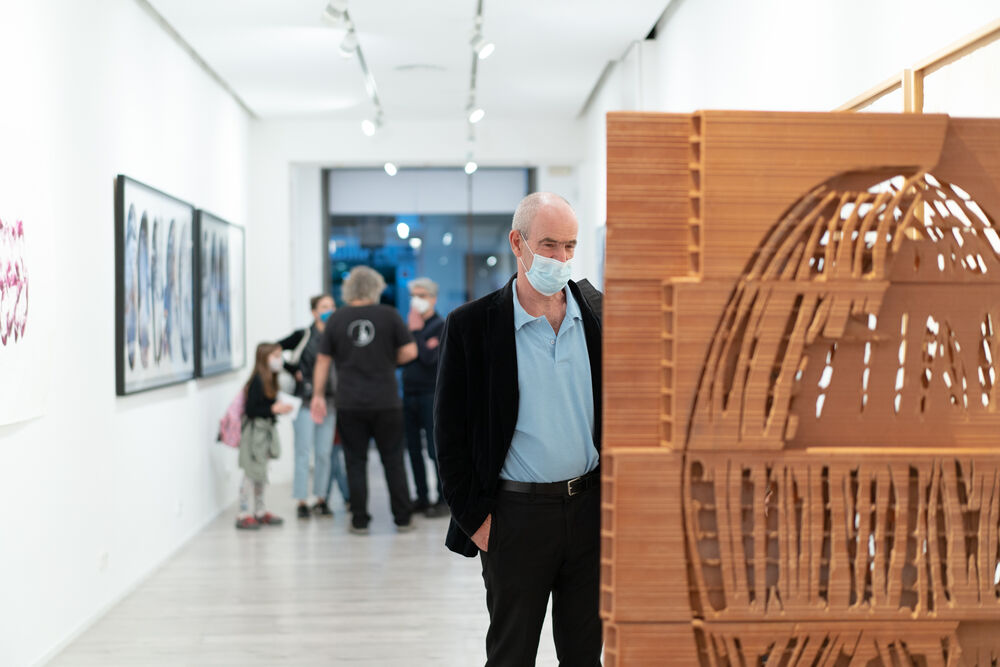 L'exposició de <a href="/xaviergsolis/">Xavier G-Solis</a> té per objectiu: "Deixar empremta com a constància d'aquests moments d'agitació social i política que es viuen en una Barcelona-Catalunya- de finals de la segona dècada del segle XXI, entre dependències, independències i pandèmies." Víctor Castañeda