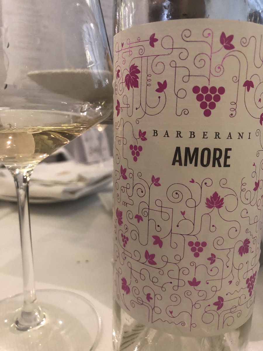 TerraeMondo's tweet photo. Rosado con mucho amor !!
Amore de @barberani !!
https://t.co/LmwOLF2ypE 
Checa nuestros descuentos del buen fin y aprovecha para probar estos nuevos vinos !!!
#ElBuenFin #wine #vino #vinosencasa #vinoadomicilio https://t.co/iIxEsaKI2b