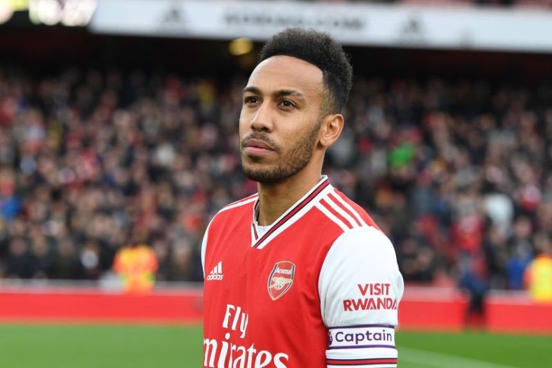 In the strikers position we play Aubameyang. Let Lacazette impact games from the bench and restrict Nketiah to Cup games and injury back up. We have Martinelli, Saka, Pepe, Nelson and Willian to use on the wings, get the right balance and use 2 of them in a 3 with Auba (2/5)