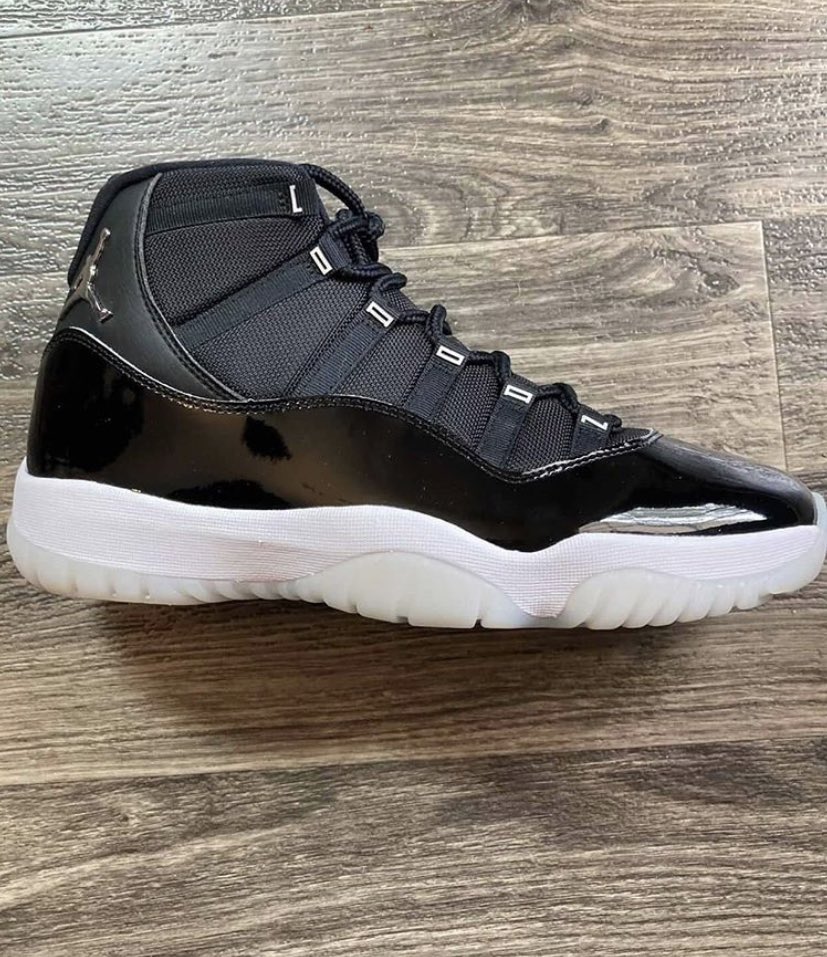 FitThemAll's tweet photo. Look détaillé de la Jordan 11 "25th Anniversary" et sa box. 

La paire est attendue fin décembre. https://t.co/qKLiLsyvao