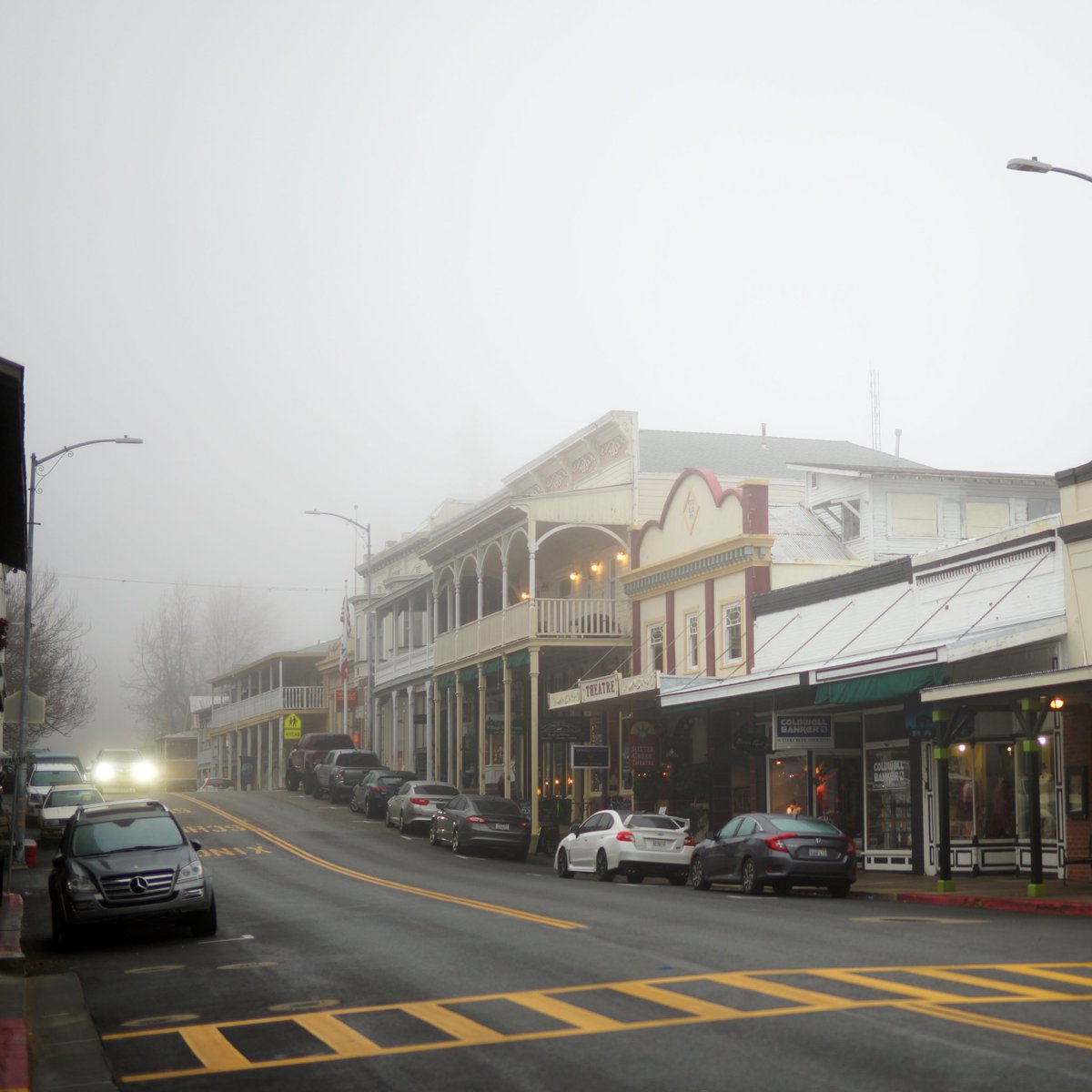 This cold weather has us thinking about the holidays and pairing our favorite wines with our favorites foods! Make sure you stop by our tasting rooms for delicious wine on your tables this holiday season🍷