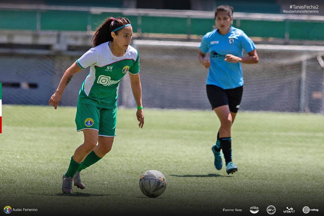 Audaxfemenino's tweet photo. CON TODO EQUIPO 🇮🇹🔥
Tod@s junt@s por más 🦾♻️.
📸 : Guillermo Rivas
@audaxitaliano @ANFPChile @ANJUFFChile
#AquíJugamosTodos #TconA #ForzaAudax #AudaxFemenino #AudaxItaliano #Transicion2020 #Futbol #Mujer #PrimeraDivision #NosotrasJugamos #EllasJuegan #FutbolFemenino https://t.co/3Nc0iIsWoP