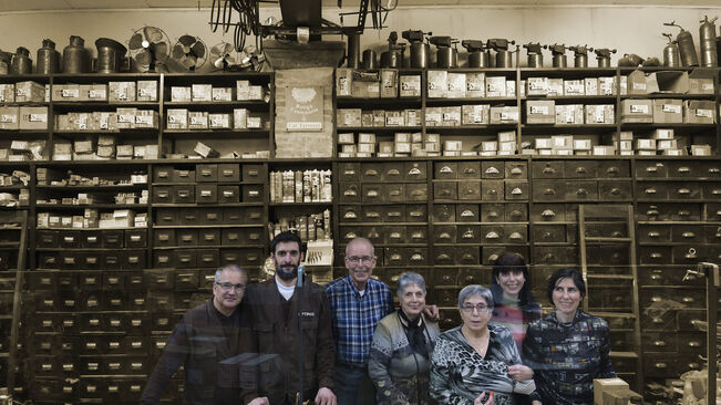 AjuntaMartorell's tweet photo. 🔧La història i l’emprenedoria femenina de la ferreteria Bacarisas, fetes reportatge al @diariARA 

➡️https://t.co/SwYAwclZuf https://t.co/yoqJDY9uLU