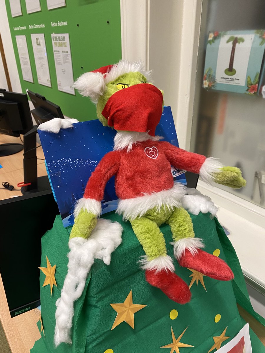 ColdharbourLib1's tweet image. Even the grinch knows #WearAMask