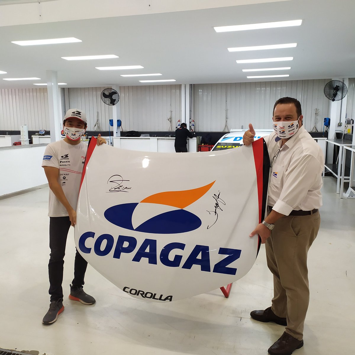 GrechiElias's tweet photo. Meu prêmio, assinatura desses dois campeões Rafael Suzuki e Ingo Hoffmann. Não tem preço 👏👏👏👏👏👏👏👏 https://t.co/zSOHfB03aD
