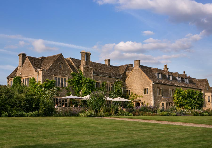 CotswoldsInfo's tweet photo. The Paradise Carriage is open again at @Whatley_Manor. Led by executive chef, and Great British Menu Champion 2020 Niall Keating and his team. 
Check out the menu here https://t.co/aQ9dRGcSKC https://t.co/IBbYfuWtuI