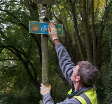 Our routes are signposted with these lovely red numbers. Our volunteers and partner Boroughs do a great job at keeping these in place, but in case you miss a sign or a sign misses you it’s a good idea to have a backup map with you.  #NCN