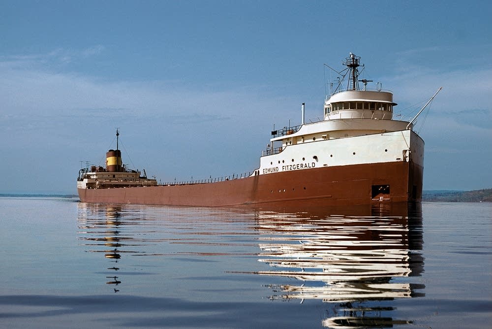  #OTD in Weather History, 45 years ago, on November 10, 1975, the ore freighter SS EDMUND FITZGERALD was lost with all hands in a severe storm on Lake Superior.She is perhaps the best known shipwreck on the Great Lakes, and today we remember her loss. 1/