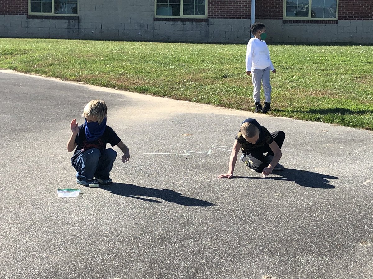 MrsChaump's tweet photo. A little outside  fun on this gorgeous November day! #wilburinspired https://t.co/MMoexx4ydL
