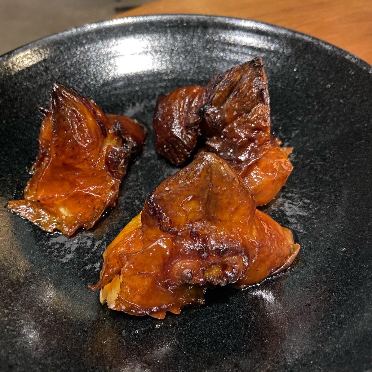 susanjungfood's tweet photo. #myreputationprecedesme! 😂😂😂 @batardhk knows that I love the #breadcrusts and #chickenass (i didn’t even order chicken 😂😂😂). #hongkong #hongkongrestaurants https://t.co/dvBfLlvwuK