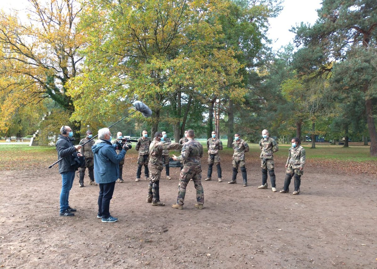 armeeszoneouest's tweet photo. [Making of🎥] au @12e_rc
RDV 📺 demain à 6h50 et 8h25 avec les cuirassiers sur @France2tv dans @telematin.
👉 La semaine dernière, le #12RC a accueilli l'équipe de Télématin  pour un reportage sur le thème de l'engagement.
#FiersDeNosSoldats
#SoldatdelaNation https://t.co/nslW3RsovD