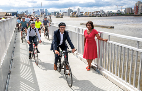 *Thames path between Greenwich and Erith/NCN1*  #NCNContinue east from Greenwich along the Thames path and drift along with the Thames traffic free all the way to Erith. https://www.sustrans.org.uk/find-other-routes/thamesmead-to-greenwich/