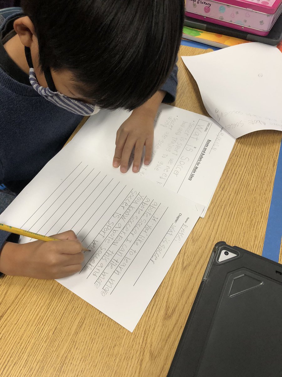 MsCaseyTaylor's tweet image. Starting our research drafts at home & at school... together!! 📝🐘🐬 #SynchronousLearning @FESTigersHSE