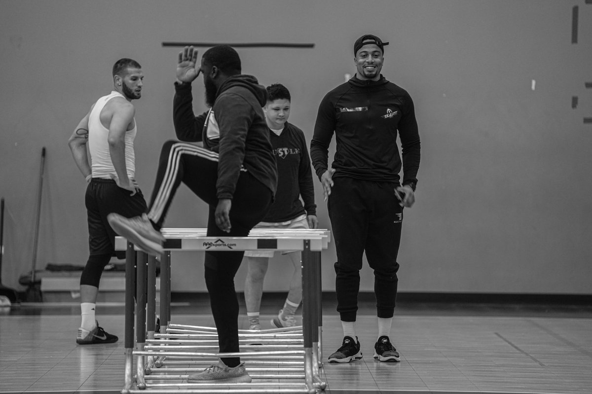 BullittTeam's tweet photo. 🗣Made a personal promise to everyone that I’ll always push them to their max potential. It won’t be easy, but it will be worth it! We got better today 💯 #Bullitt #LeanMassProgram https://t.co/VSfEwR1pX8