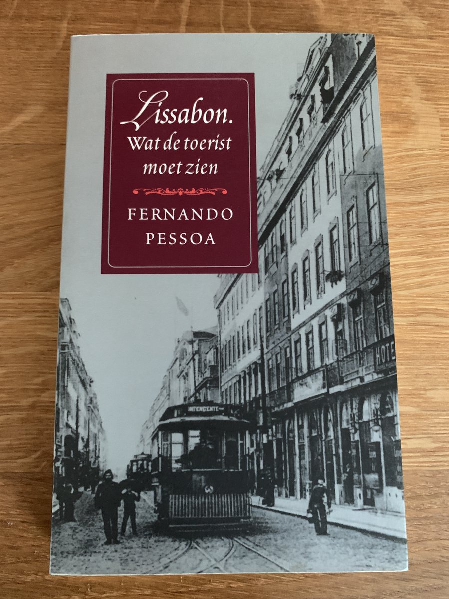 Rizoomes's tweet photo. 'Over zeven heuvels, die evenzovele uitkijkposten zijn waar men kan genieten van de prachtigste vergezichten, strekt zich de grote, onregelmatige en bonte verzameling huizen van Lissabon uit'. #beginzin #pessoaweek https://t.co/m8uV4oDbb2