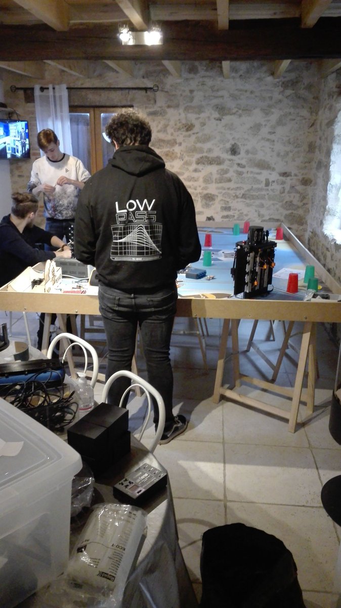 INSARennesRobot's tweet photo. La semaine dernière, nous avonseu la chance de participer à la Coupe de France de Robotique avec ce cher Bornibus (notre robot) qui s'est hissé jusqu'en phase finale. Encore un grand merci à Exotec, Elsys Design et Filimprimante3D sans qui cette aventure n'aurait pas eu lieu ! https://t.co/D0JaTc5w9q
