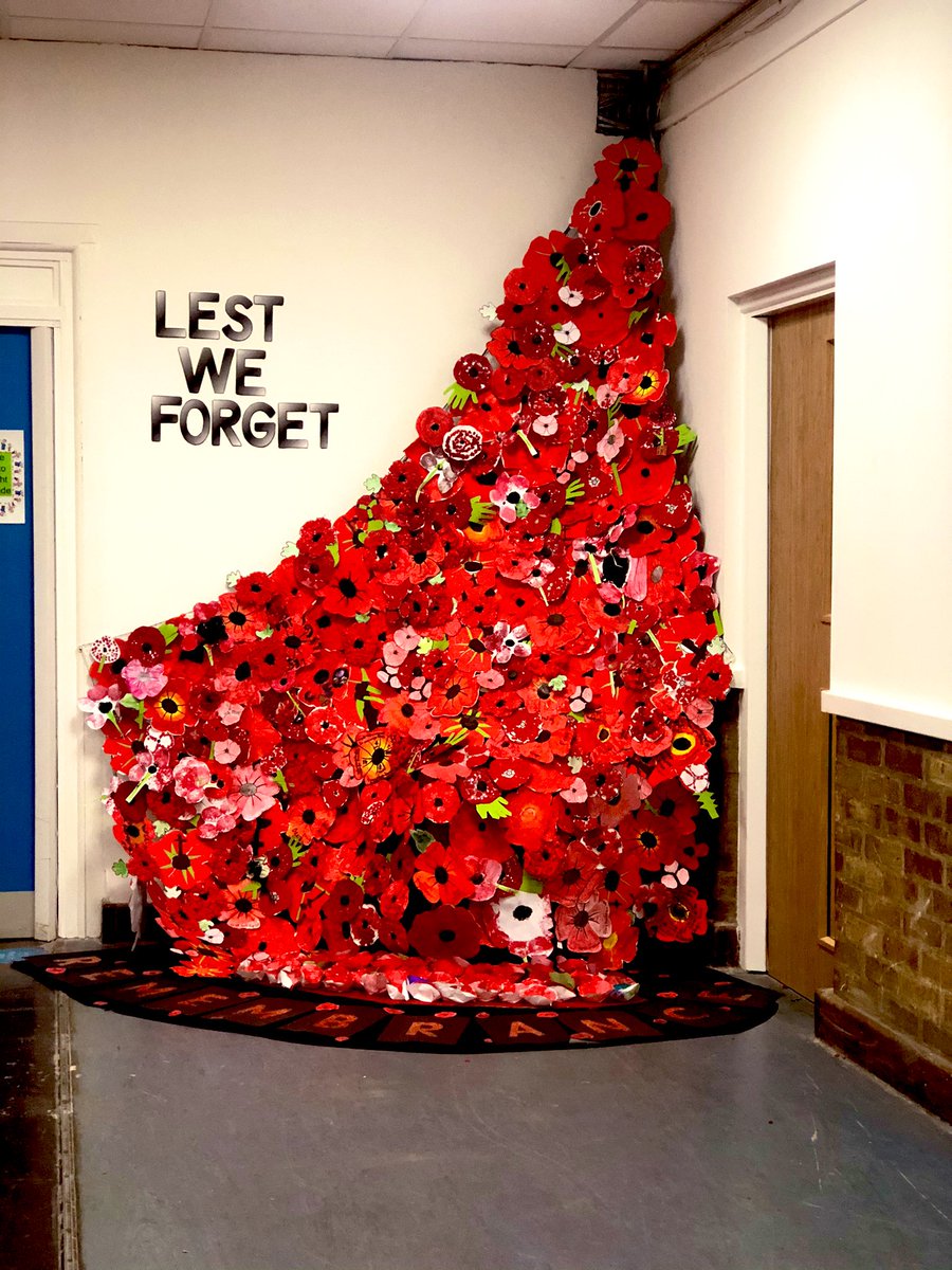 MissAnicholson's tweet photo. I can’t wait for the children to see how their poppies have come together for our fantastic creation in honour of Remembrance Day. Tomorrow we will remember!  #LestWeForget https://t.co/a4c7F10nxQ