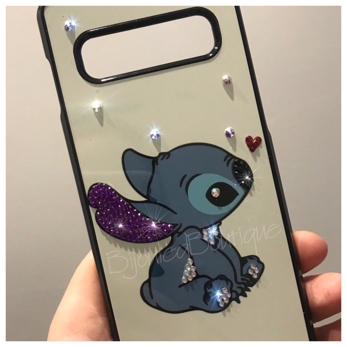 Stitch 💜💙

£13.99

Genuine swarovski’s on this one

Sooo sparkly 💎

Other characters available, which are very effective on a white,plain background.

For every phone model 🤍