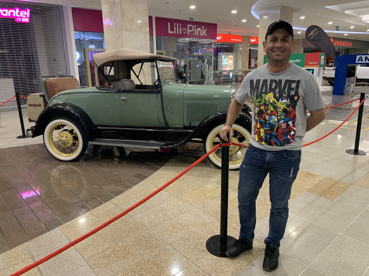 millosalem's tweet photo. Ford 1924 / Ford 1930 #carrosantiguosmedellin #laeternaprimavera 🌺🌷🌹🌻🌼🌸💐 https://t.co/mNZi6tEGN6