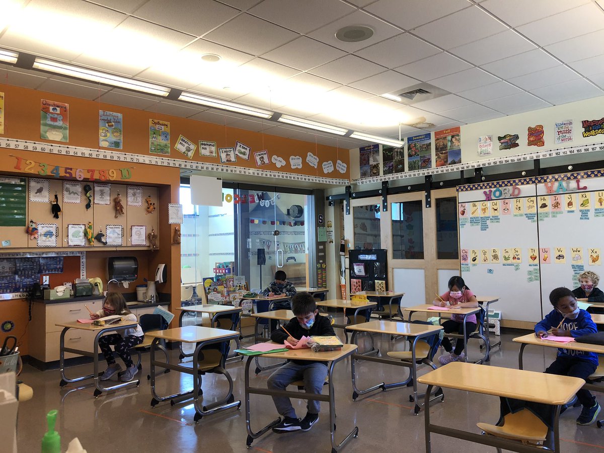 slccanfield's tweet photo. Happening now... Group B is very focused on our beginning, middle and end writing of Rainbow Fish π π βοΈ #RoomU2 https://t.co/Y7tnEwPw8U