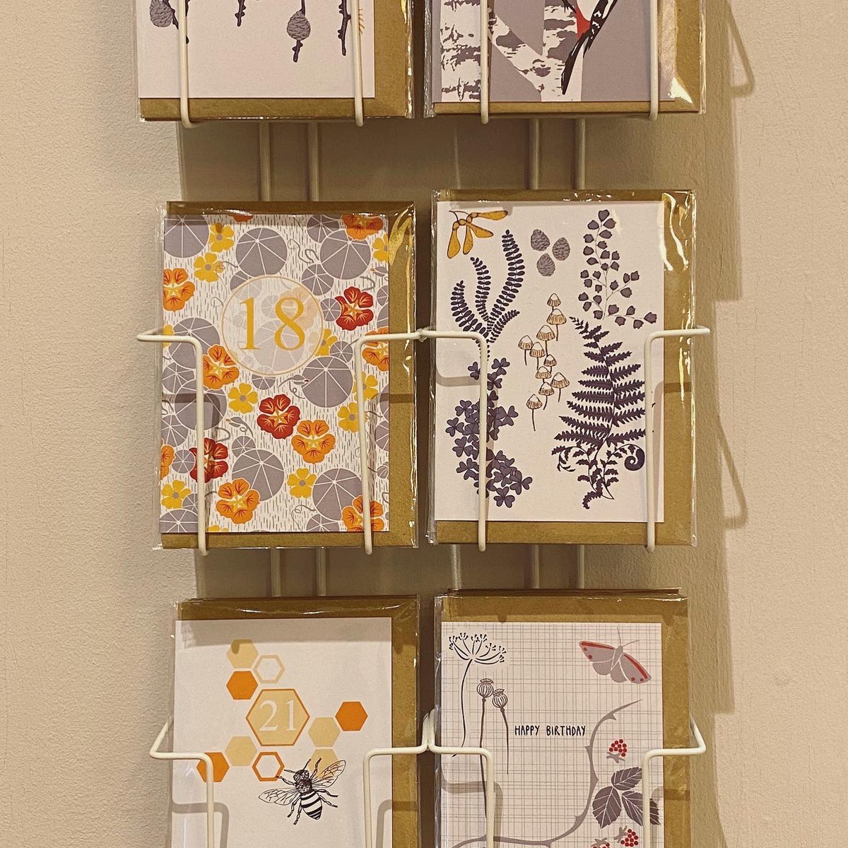 ManchesterCraft's tweet image. Lots of our makers sell cards that are perfect for reminding friends &amp;amp; family that you’re thinking of them during lockdown. In our fast paced digital age there’s often nothing nicer than getting some #snailmail. Feat. @NellSmithPrints @NatLauraEllen @HelenMakesGlass @InkIncDesign