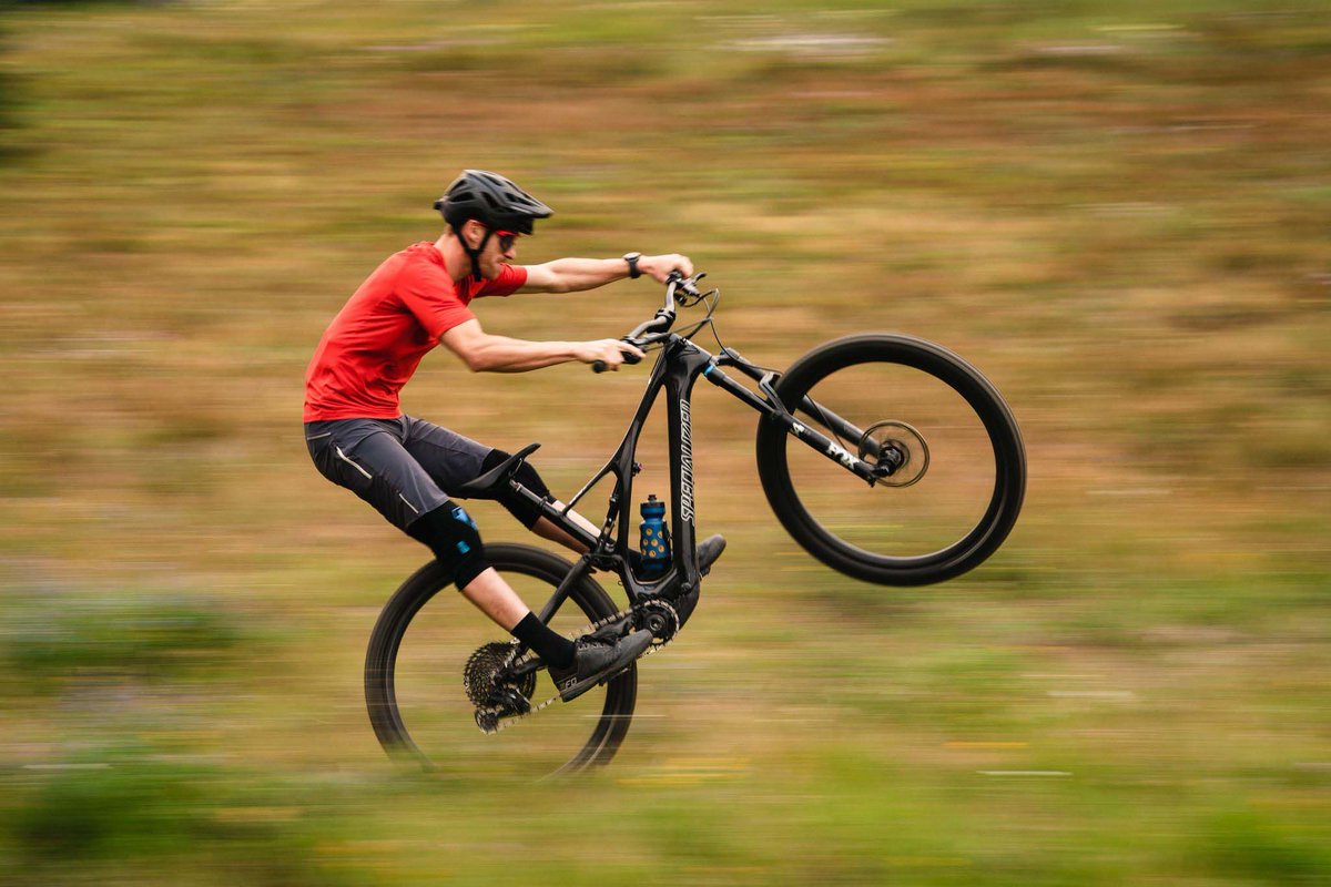 VillageBikeGR's tweet photo. Taking the path less traveled 🌲
Rider: @its_jimmy
Photo Credit: @col_elmore
#iamspecialized #turbolevosl #itsyouonlyfaster
#villagebikegr https://t.co/U1Vyt0uWa4