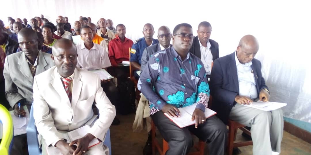 burungaProvince's tweet photo. #Burundi le conseil national de sécurité poursuit son atelier de sensibilisation @makambaProvince qui a pour objectif de sauvegarder la sécurité et prévenir l'insécurité en se basant sur les 6 piliers de la sécurité dont la sécurité en soi, la  politique, l'économie, https://t.co/sEKc2uIt5q