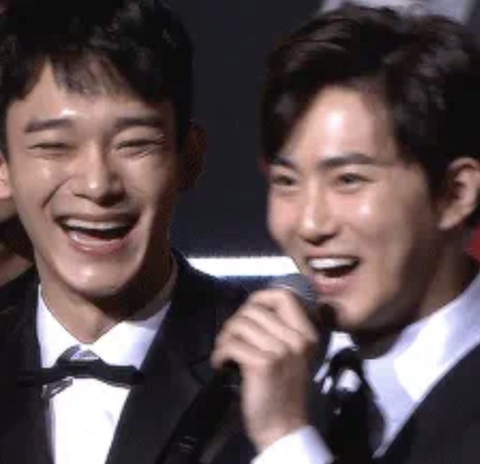 SuchenHourly's tweet photo. #SUHO #CHEN #수호 #첸
@weareoneEXO https://t.co/K5vExj0dYf