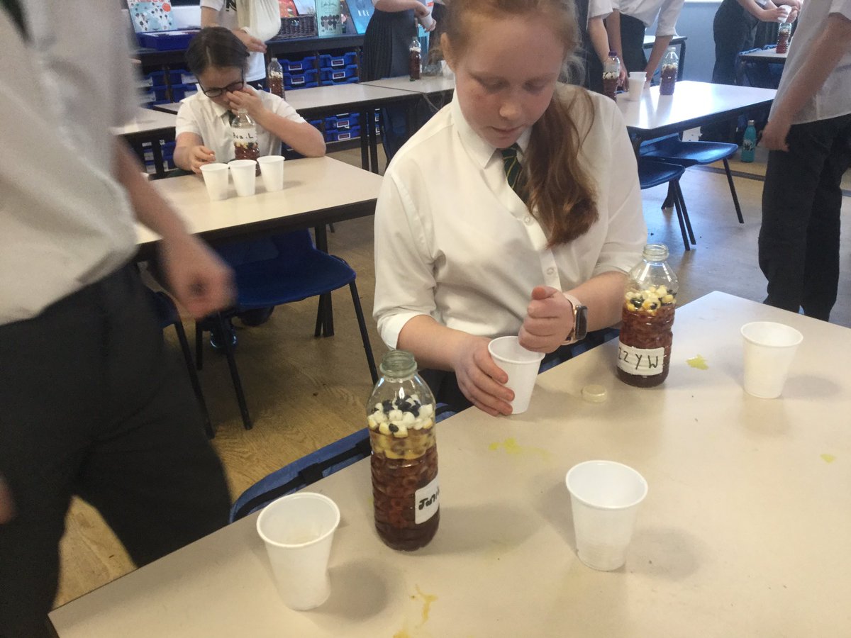ecclaneendsy6's tweet photo. Year 6 had a brilliant time creating ‘blood’ as part of our Animals Including Humans topic. #Science #Blood #Creative @ecclaneends https://t.co/O2znpJ1xRr