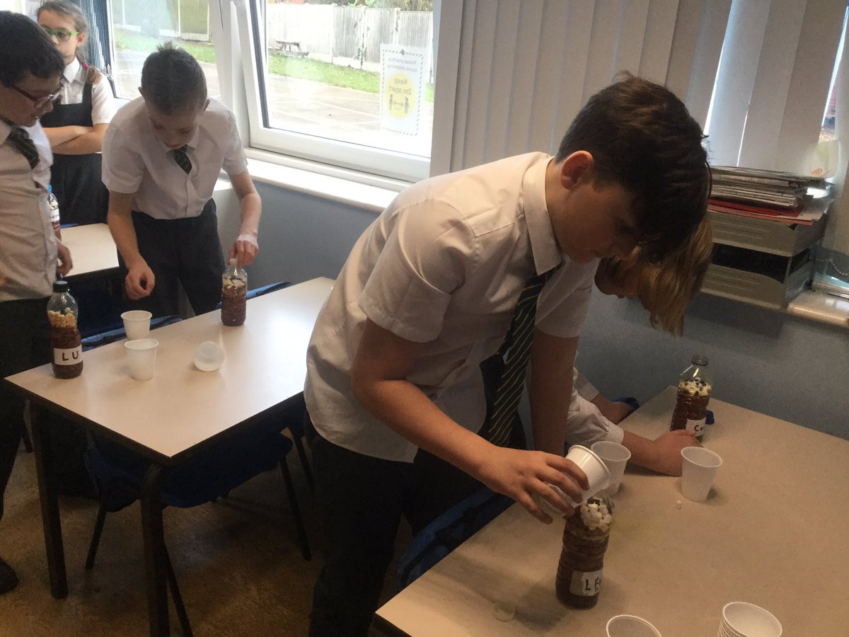 ecclaneendsy6's tweet photo. Year 6 had a brilliant time creating ‘blood’ as part of our Animals Including Humans topic. #Science #Blood #Creative @ecclaneends https://t.co/O2znpJ1xRr
