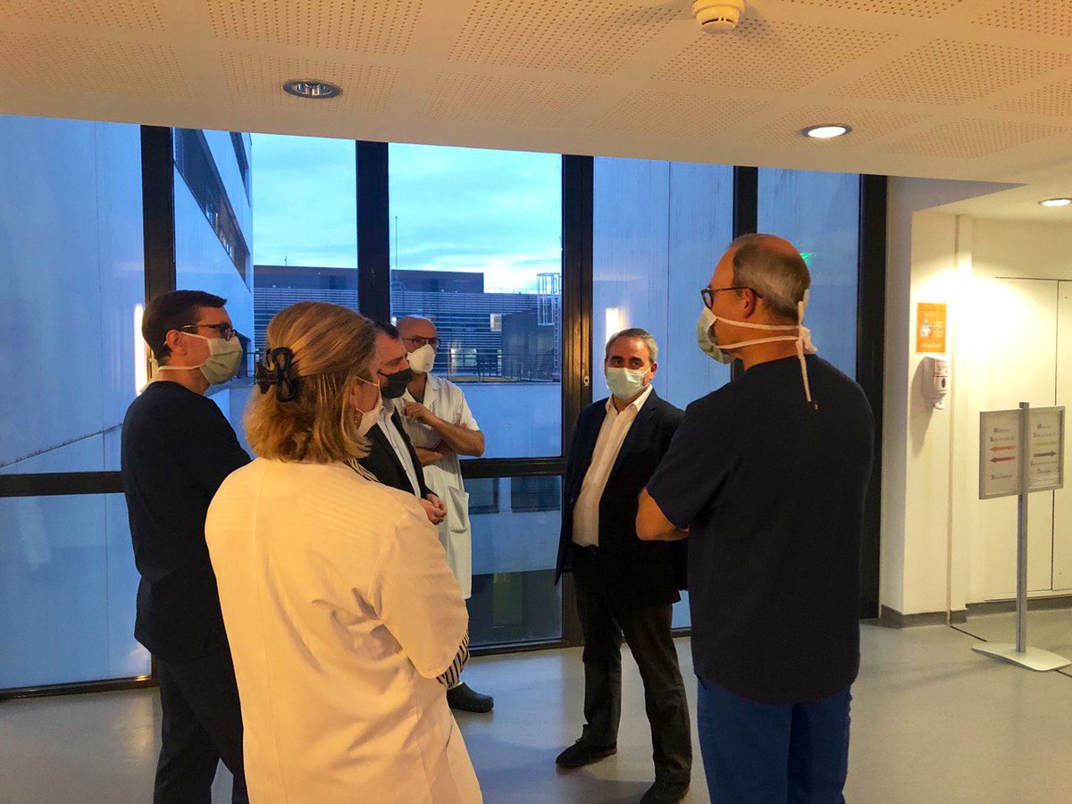 xavierbertrand's tweet photo. À la polyclinique Saint-Côme de #Compiègne, aux côtés des soignants et du personnel. Ils sont aussi mobilisés contre la #COVID19 depuis plusieurs mois. Merci à eux ! https://t.co/QNTFPBEKRr
