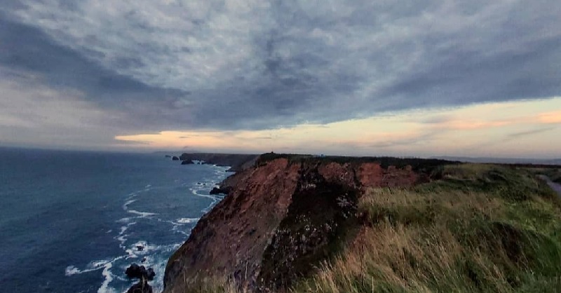 oldbarncornwall's tweet photo. Counting down to the weekend! We are off on some #autumnwalks around the beautiful Cornish coast as part of our daily exercise allowance. We really are blessed to live by the sea! Here's a great shot of #NorthCliffs by Tasha Smith Photography which is about 45 mins away from us! https://t.co/ZmVXOPa07V