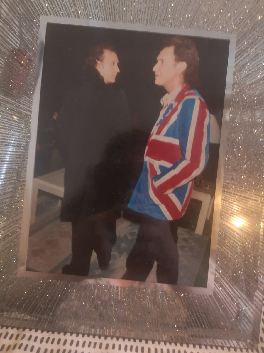 paulaDunham8's tweet photo. @raydaviesfans
You're my brother.... 

Grand Opening of Rock and Roll Hall of Fame Museum in Cleveland, 1995
Dave Davies and Ray Davies of The Kinks

(Photo by Jeff Kravitz/FilmMagic) https://t.co/W0SfLPj49Y