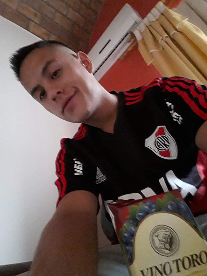 Andrea36729694's tweet photo. 1 River o 2 boca 🤯 🤯 🤯 elijan https://t.co/lls68lmzYO