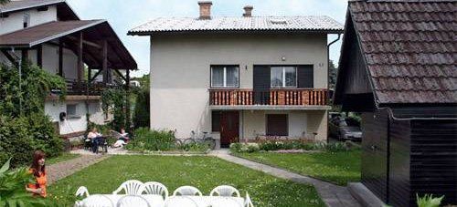 Our rooms are located in a peaceful, green area, only 15 minutes by bus from the center of Ljubljana #InstantWorldBooking #travel #lifestyle #wonderfulplaces #travelgram #traveljunkies #doyoutravel #traveladdict #travellingram #prettycities hosteltraveler.com/Slovenia-hoste…