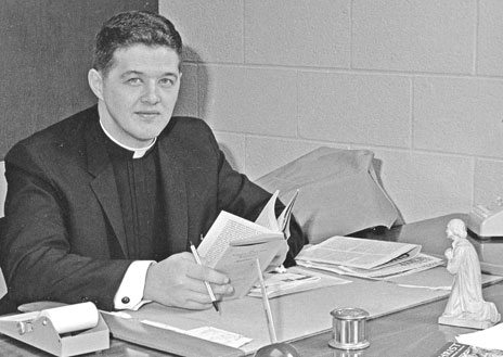 THREAD: Last week, our family lost one of the greatest men we'll ever know. He was extremely humble and quiet so he wouldn't want me to do this, but the world needs to know about Monsignor Richard Mahowald and how many lives he impacted during his 90 years on Earth. (1/9)