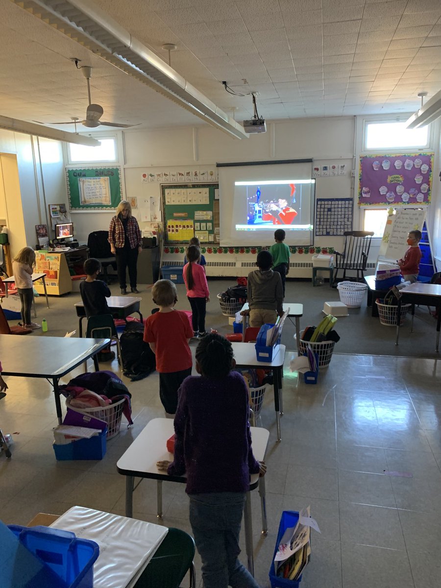 CommonsHastings's tweet photo. The youngest students ⁦@hastingsLRSD⁩ are beginning their life journeys in understanding what bravery, sacrifice and peace mean to our freedoms in Canada. Lest We Forget. https://t.co/77JcW5he1U