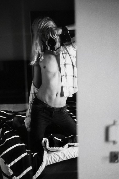 Analog nudes? Perhaps. Perhaps :^)
#femboy #analog https://t.co/gFZbRdZrEv